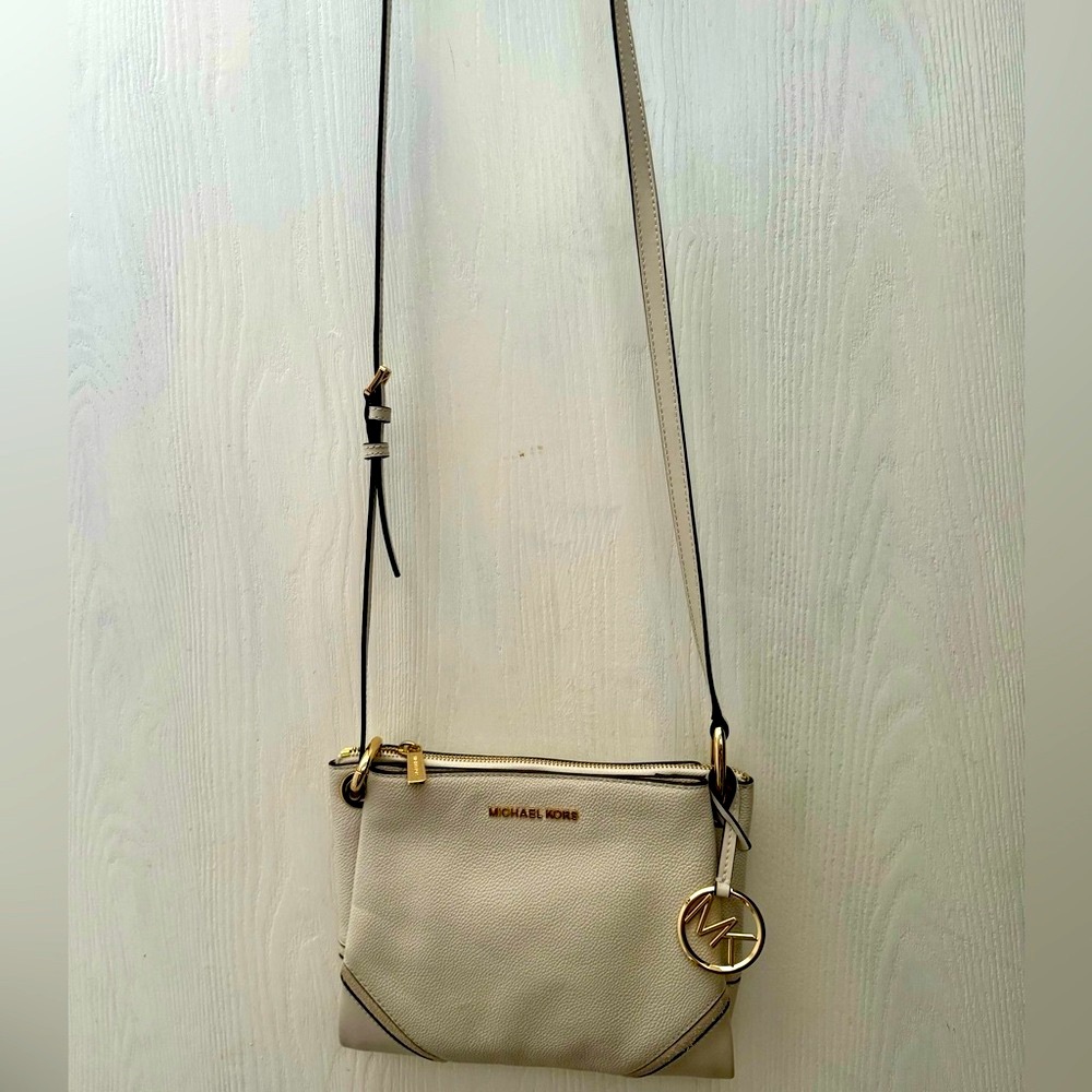Michael Kors crossbody and wallet - Picture 2 of 10